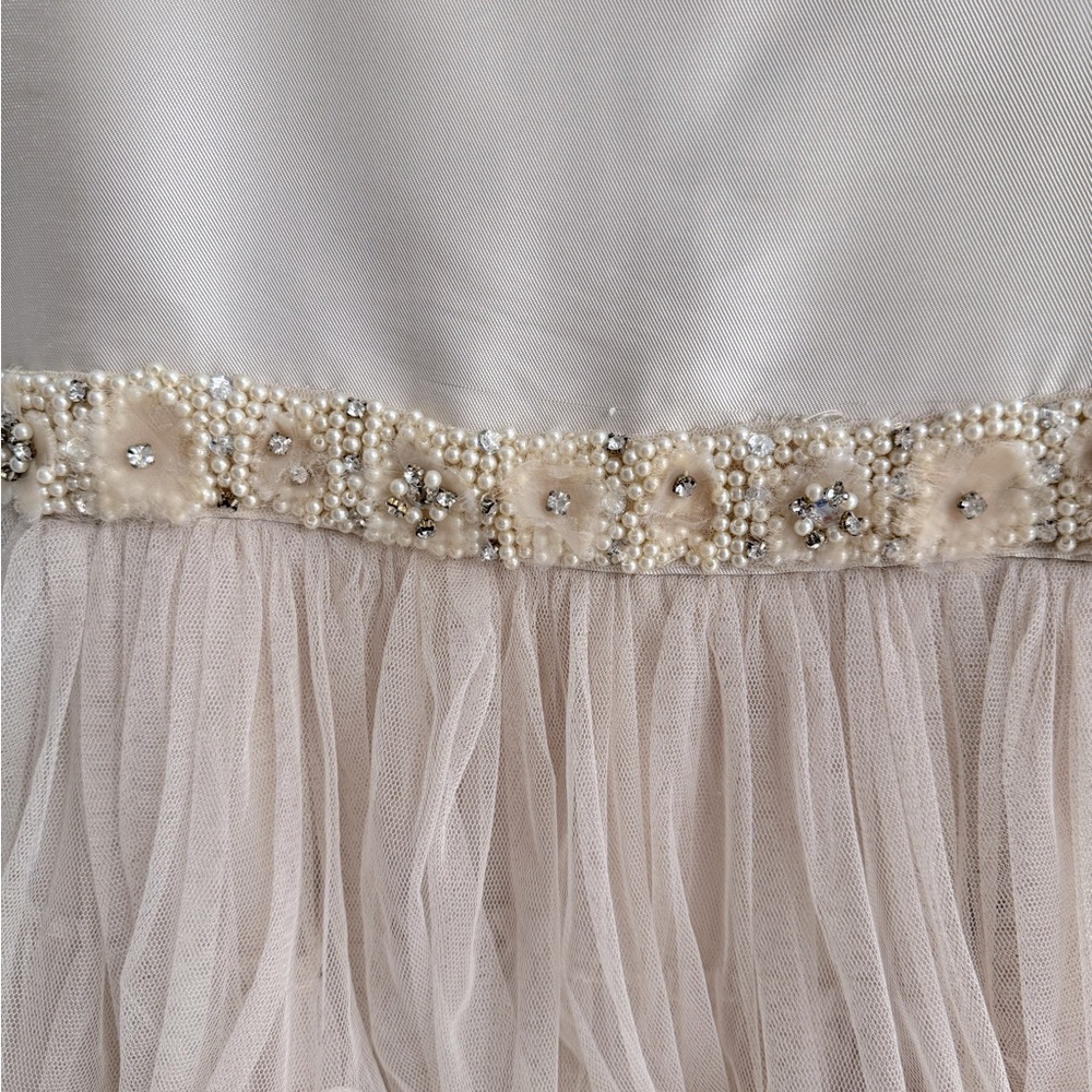 Gorgeous girls’ champagne dress with ruffled tulle skirt and beaded waist - Picture 3 of 3